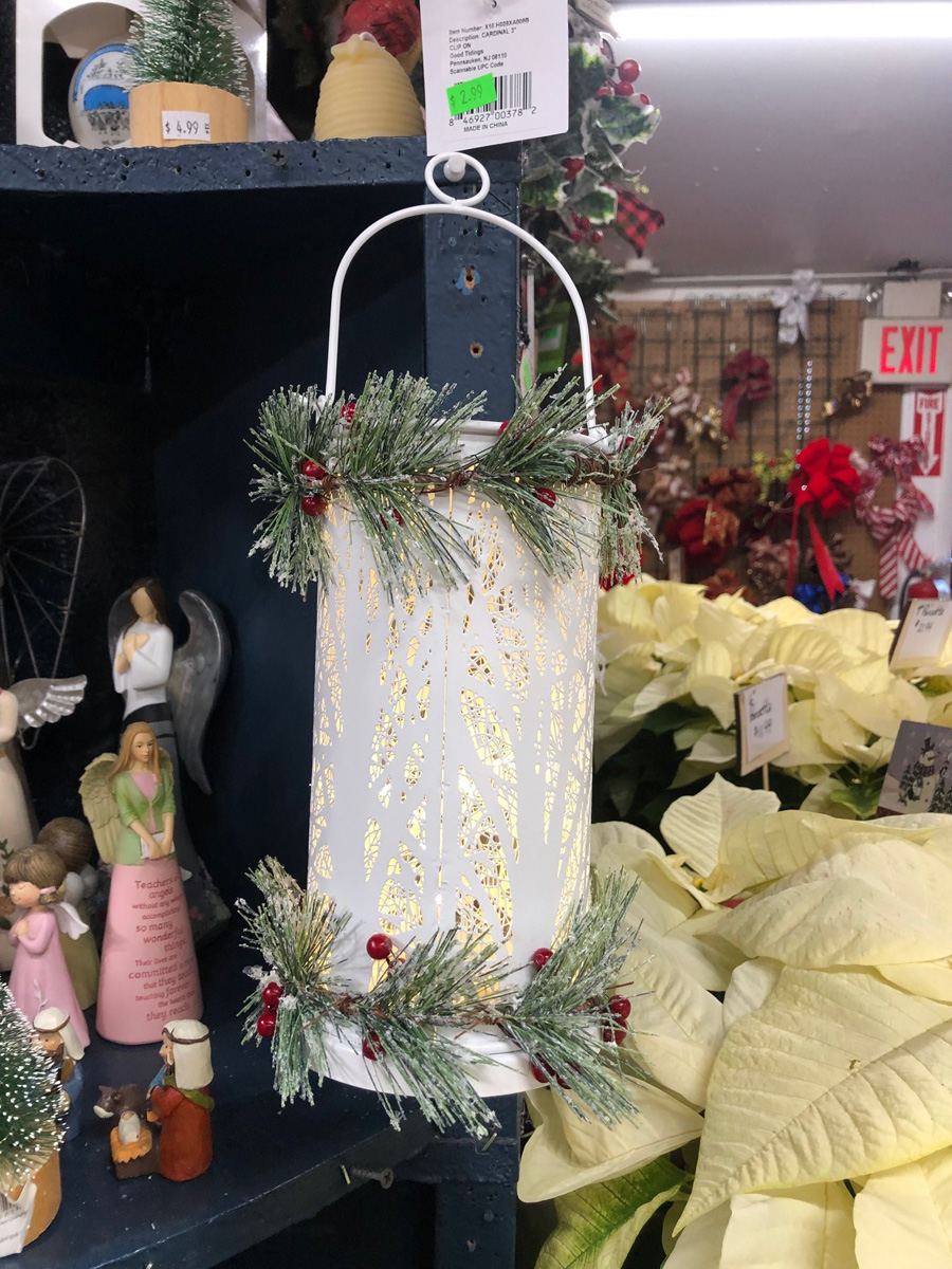 We have EVERYTHING you need to create a SPECIAL Holiday atmosphere inside your home! It’s about finding the right theme for the holiday that sets the tone for gatherings.